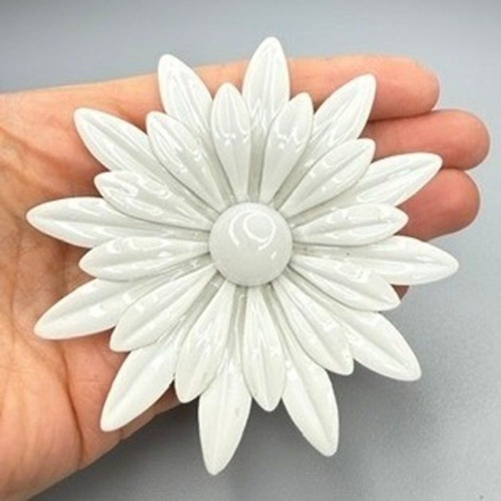 Vintage‎ White Enamel Flower Brooch c. 1960s 3.5" Large Mod Pop Art